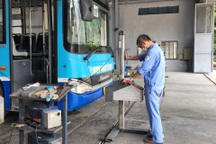 "Tôi đã đợi suốt 2 ngày nhưng vẫn chưa đến lượt được đăng kiểm xe"