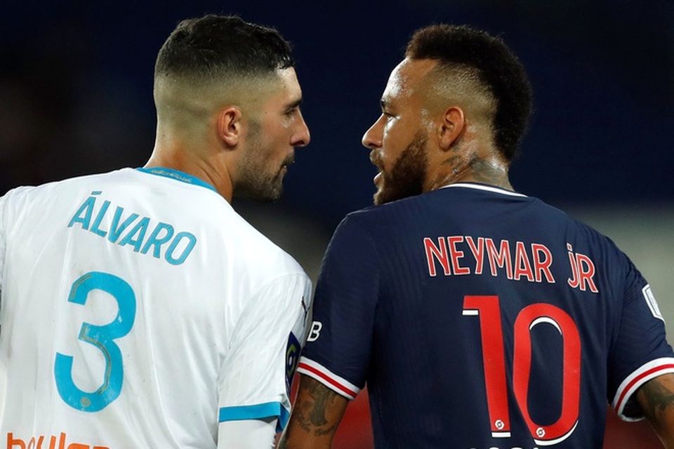 Alvaro Gonzalez bị dọa giết vì phân biệt chủng tộc với Neymar - 1 Alvaro Gonzalez bị dọa giết vì phân biệt chủng tộc với Neymar - 1