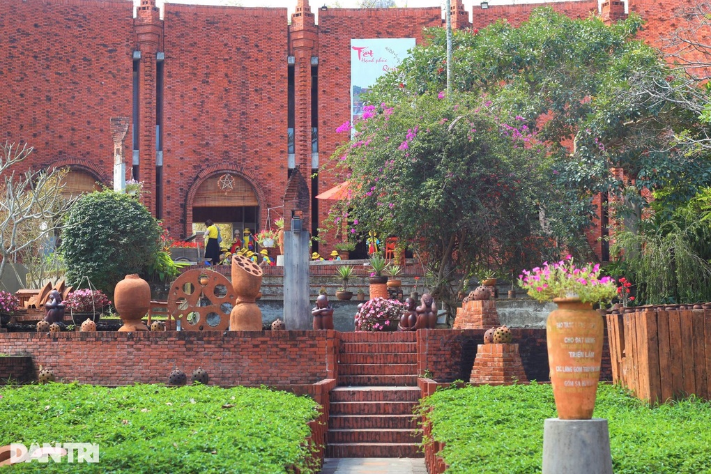 Kỳ quan thế giới phiên bản gốm độc đáo ở Hội An - 1 Kỳ quan thế giới phiên bản gốm độc đáo ở Hội An - 1