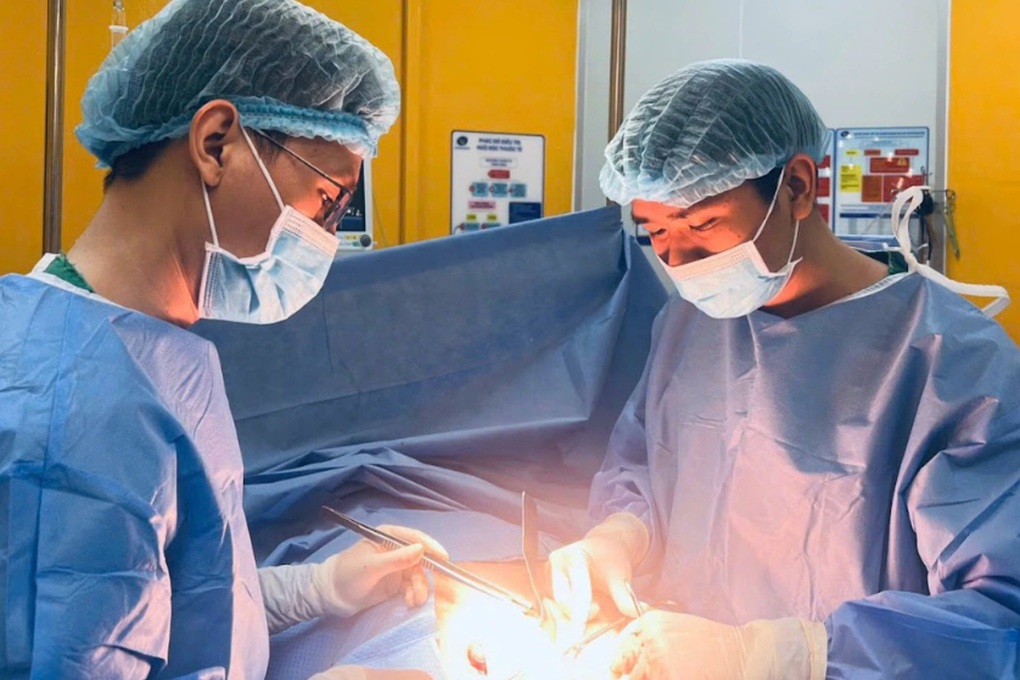 Va chạm với xe ba gác, nam thanh niên nguy kịch được cứu sống “thần kỳ” - 1 Va chạm với xe ba gác, nam thanh niên nguy kịch được cứu sống “thần kỳ” - 1