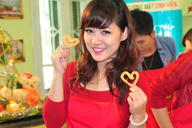 Học diễn thuyết, nấu ăn cùng thí sinh facelook xinh đẹp