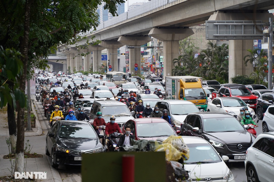 Dân văn phòng phải lấy xét nghiệm Covid-19 ngày đầu tiên đi làm của năm mới - 4 Dân văn phòng phải lấy xét nghiệm Covid-19 ngày đầu tiên đi làm của năm mới - 4