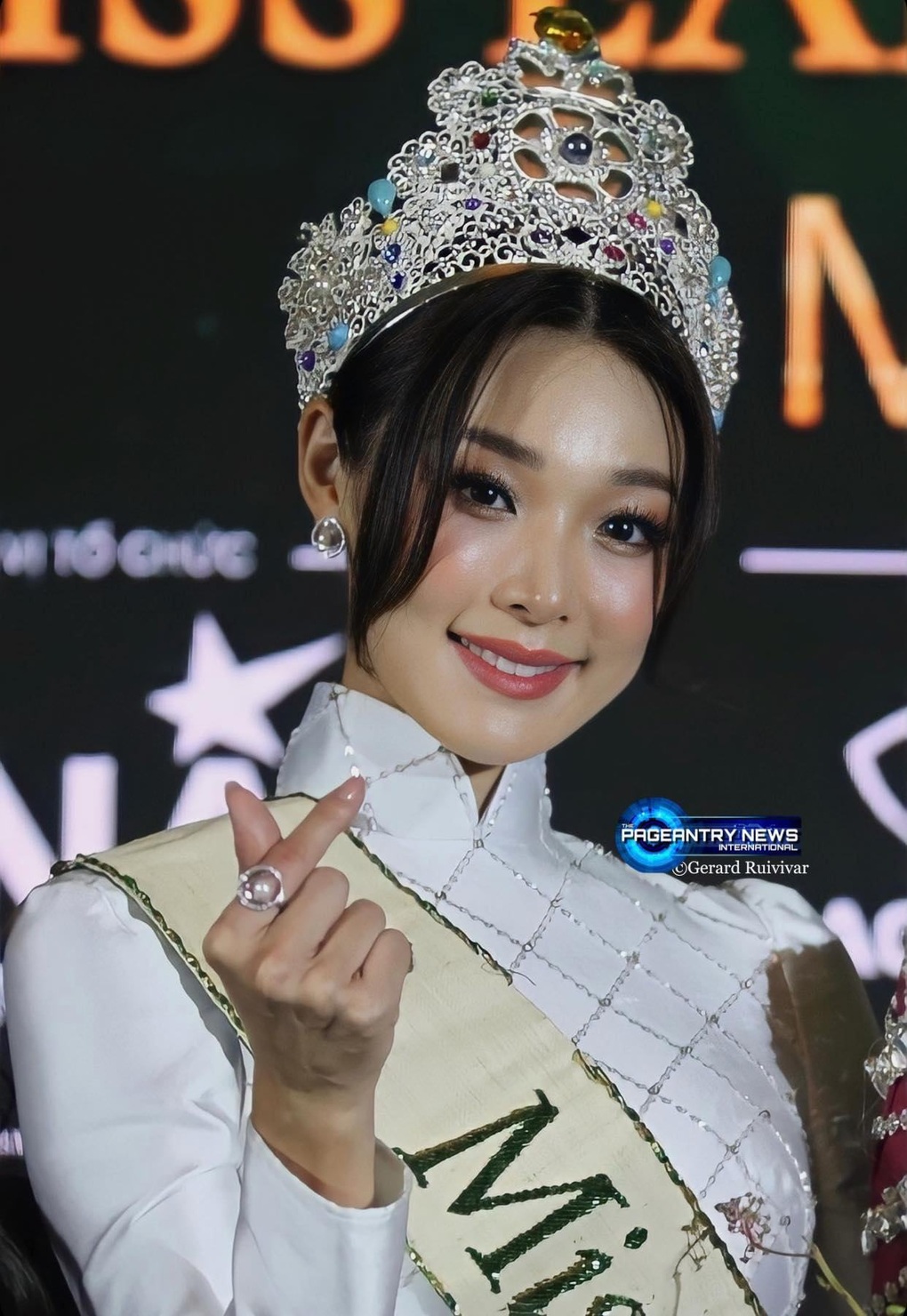 Đương kim Hoa hậu Trái đất khoe nhan sắc như búp bê sống tại Việt Nam - 5 Đương kim Hoa hậu Trái đất khoe nhan sắc như búp bê sống tại Việt Nam - 5