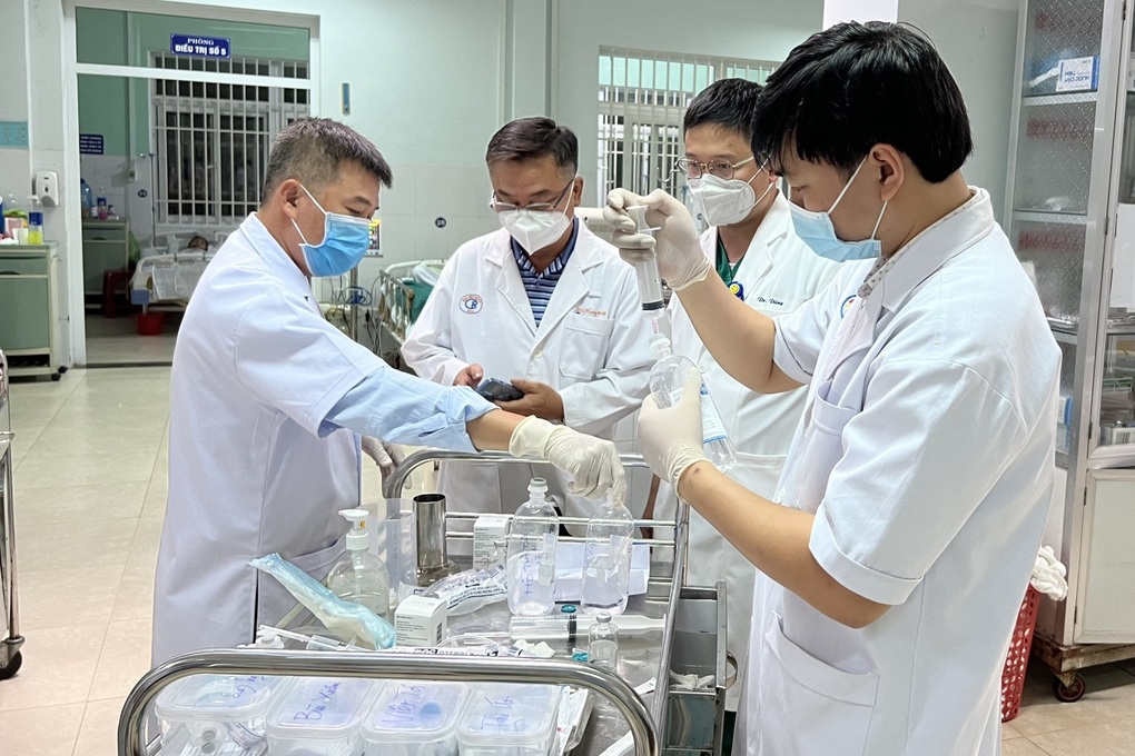 10 người ngộ độc botulinum sau khi ăn cá chép muối ủ chua, 1 ca đã tử vong - 4 10 người ngộ độc botulinum sau khi ăn cá chép muối ủ chua, 1 ca đã tử vong - 4