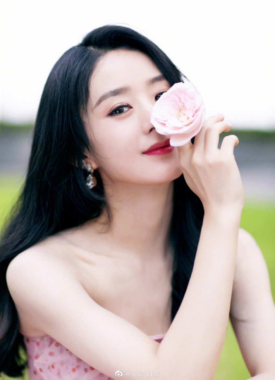 Triệu Lệ Dĩnh phớt lờ tin đồn ly hôn Phùng Thiệu Phong - 8 Triệu Lệ Dĩnh phớt lờ tin đồn ly hôn Phùng Thiệu Phong - 8