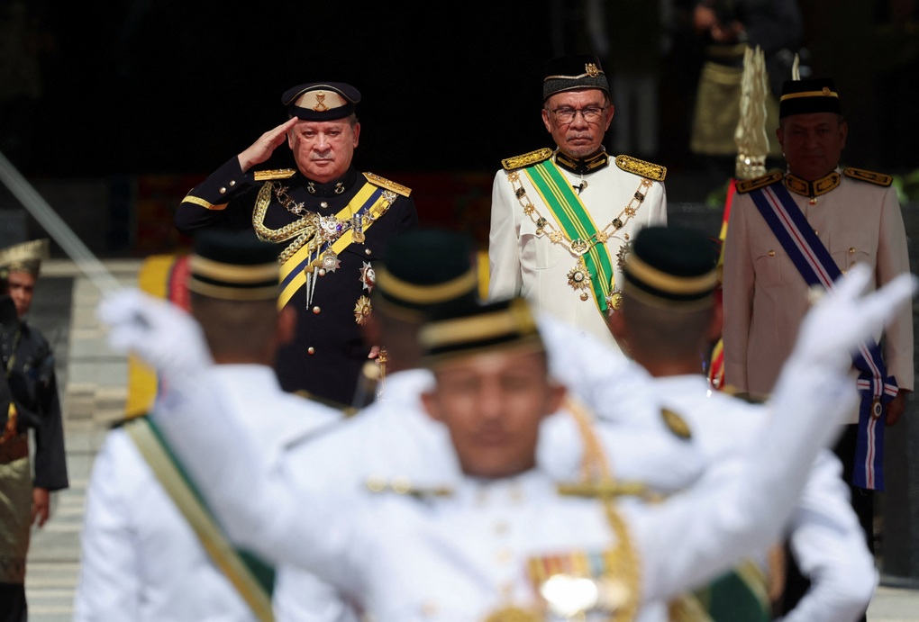 Tân vương Malaysia tuyên thệ, bắt đầu nhiệm kỳ 5 năm làm vua - 2 Tân vương Malaysia tuyên thệ, bắt đầu nhiệm kỳ 5 năm làm vua - 2