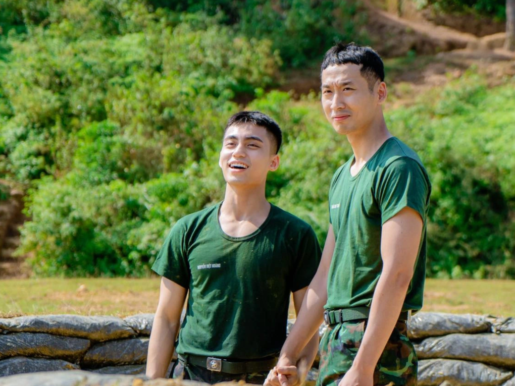 Mono dậy lúc 4h30 sáng, ăn ngủ không yên khi tham gia Sao nhập ngũ - 3 Mono dậy lúc 4h30 sáng, ăn ngủ không yên khi tham gia Sao nhập ngũ - 3