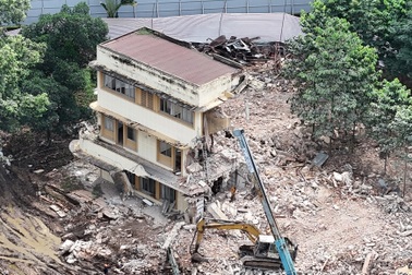 Tháo dỡ 3 biệt thự Chú Hỏa tại khu đất số 1 Lý Thái Tổ ở TPHCM