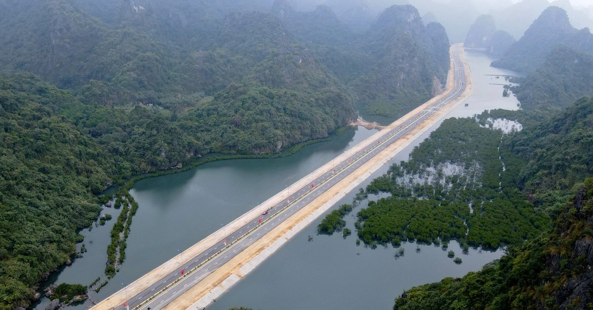 Thủ tướng cắt băng khánh thành hai công trình trọng điểm tại Quảng Ninh - 1 Thủ tướng cắt băng khánh thành hai công trình trọng điểm tại Quảng Ninh - 1