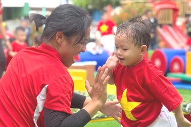 Mục tiêu đến năm 2035, 100% con công nhân từ 6 tháng tuổi được đi học