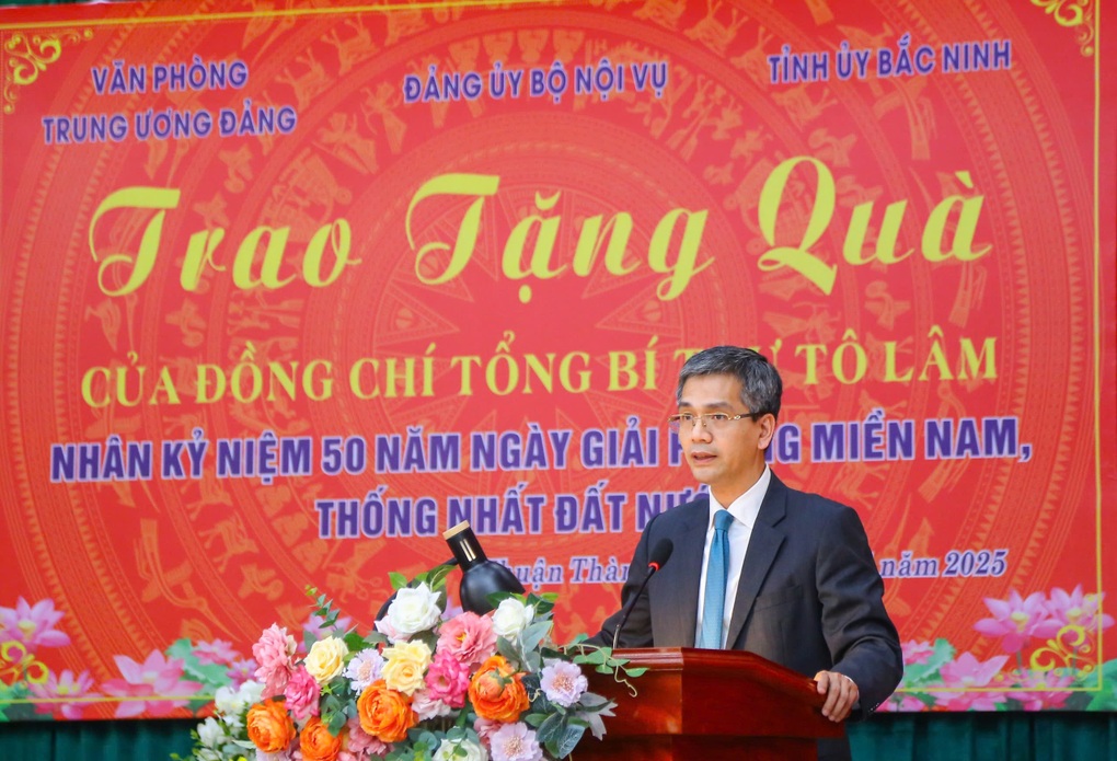 Trao quà của Tổng Bí thư Tô Lâm tới các thương binh nặng tại Bắc Ninh - 2 Trao quà của Tổng Bí thư Tô Lâm tới các thương binh nặng tại Bắc Ninh - 2
