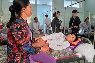 Vụ học sinh bị tát 231 cái vì nói tục: Khởi tố hành vi hành hạ người khác