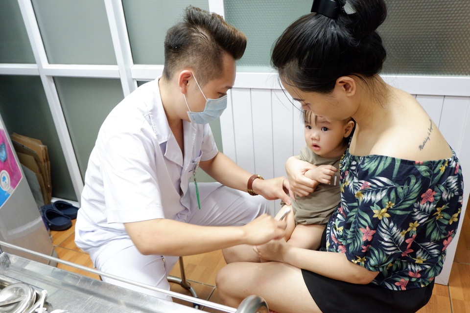 Bạch hầu dễ bị nhầm thành viêm họng: Phân biệt 2 bệnh này như thế nào? - 3 Bạch hầu dễ bị nhầm thành viêm họng: Phân biệt 2 bệnh này như thế nào? - 3