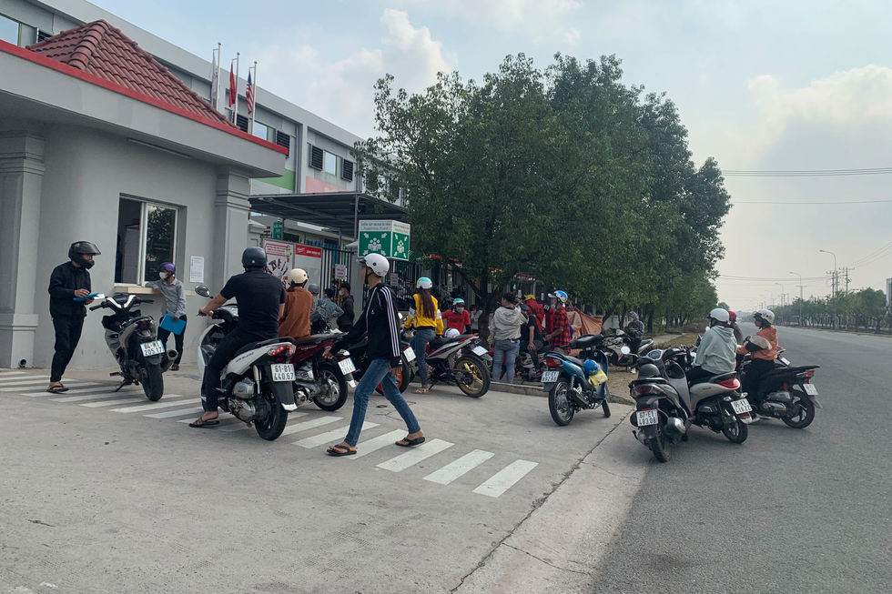 Lao động đỏ mắt tìm việc, doanh nghiệp 2 tháng chưa tuyển được ai - 3 Lao động đỏ mắt tìm việc, doanh nghiệp 2 tháng chưa tuyển được ai - 3