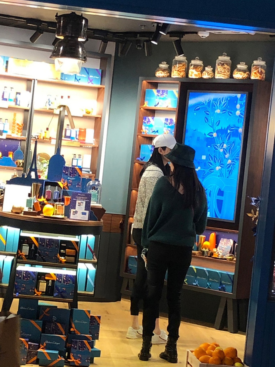 Siêu mẫu nội y lộ diện sau khi sinh “đích tôn” cho tỷ phú Macau - 2 Siêu mẫu nội y lộ diện sau khi sinh “đích tôn” cho tỷ phú Macau - 2