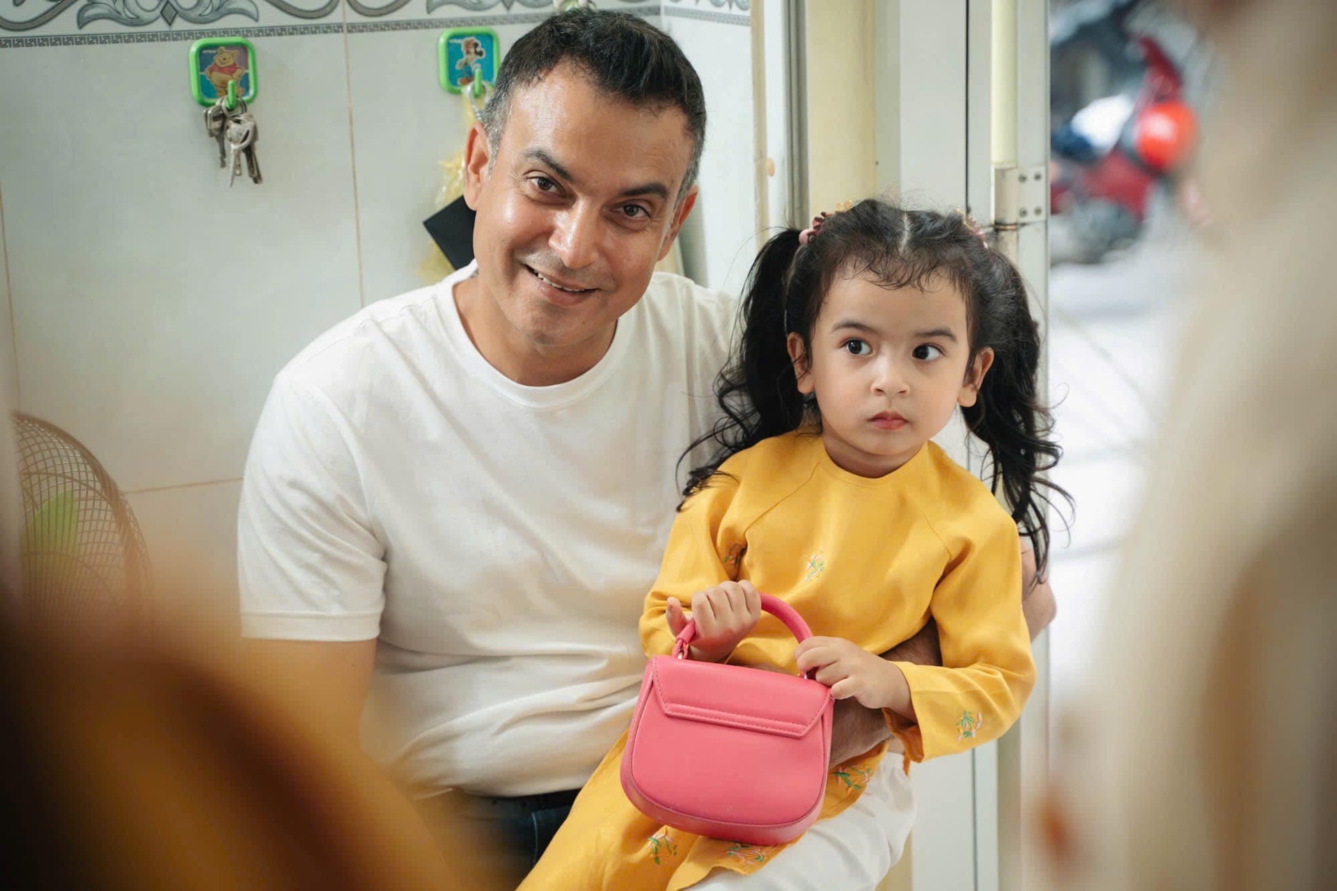 Võ Hạ Trâm: Viên mãn bên chồng Ấn Độ, gây sốt khi hát ca khúc 3 tỷ lượt xem - 6 Võ Hạ Trâm: Viên mãn bên chồng Ấn Độ, gây sốt khi hát ca khúc 3 tỷ lượt xem - 6