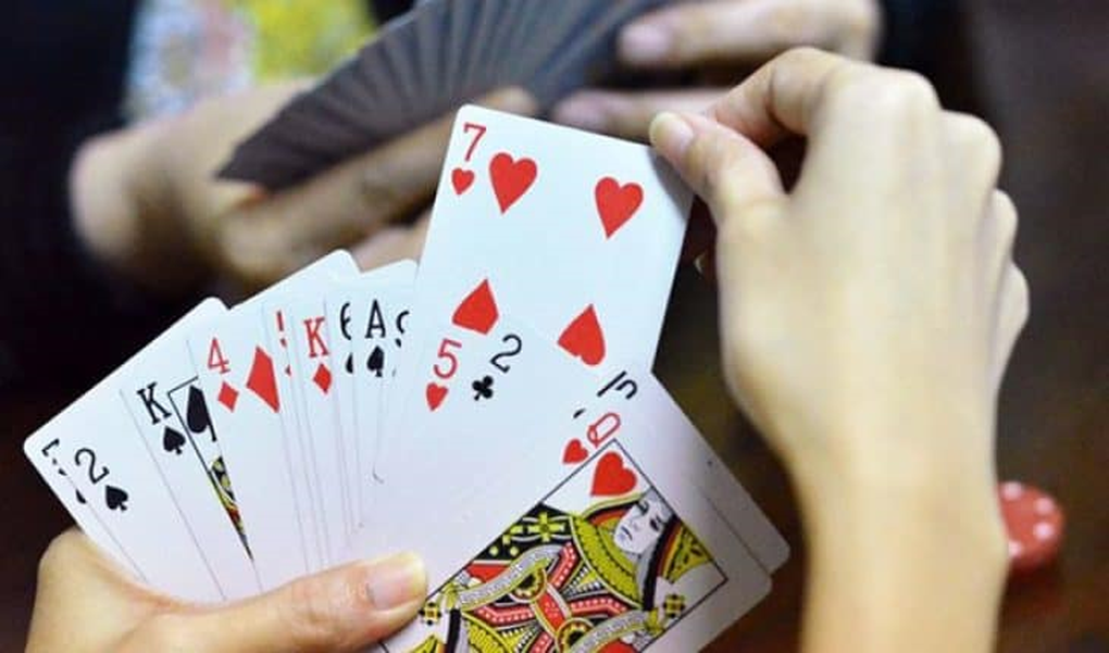 Khởi tố 5 cán bộ Chi cục Dự trữ Nhà nước đánh bạc ở trụ sở - 1 Khởi tố 5 cán bộ Chi cục Dự trữ Nhà nước đánh bạc ở trụ sở - 1