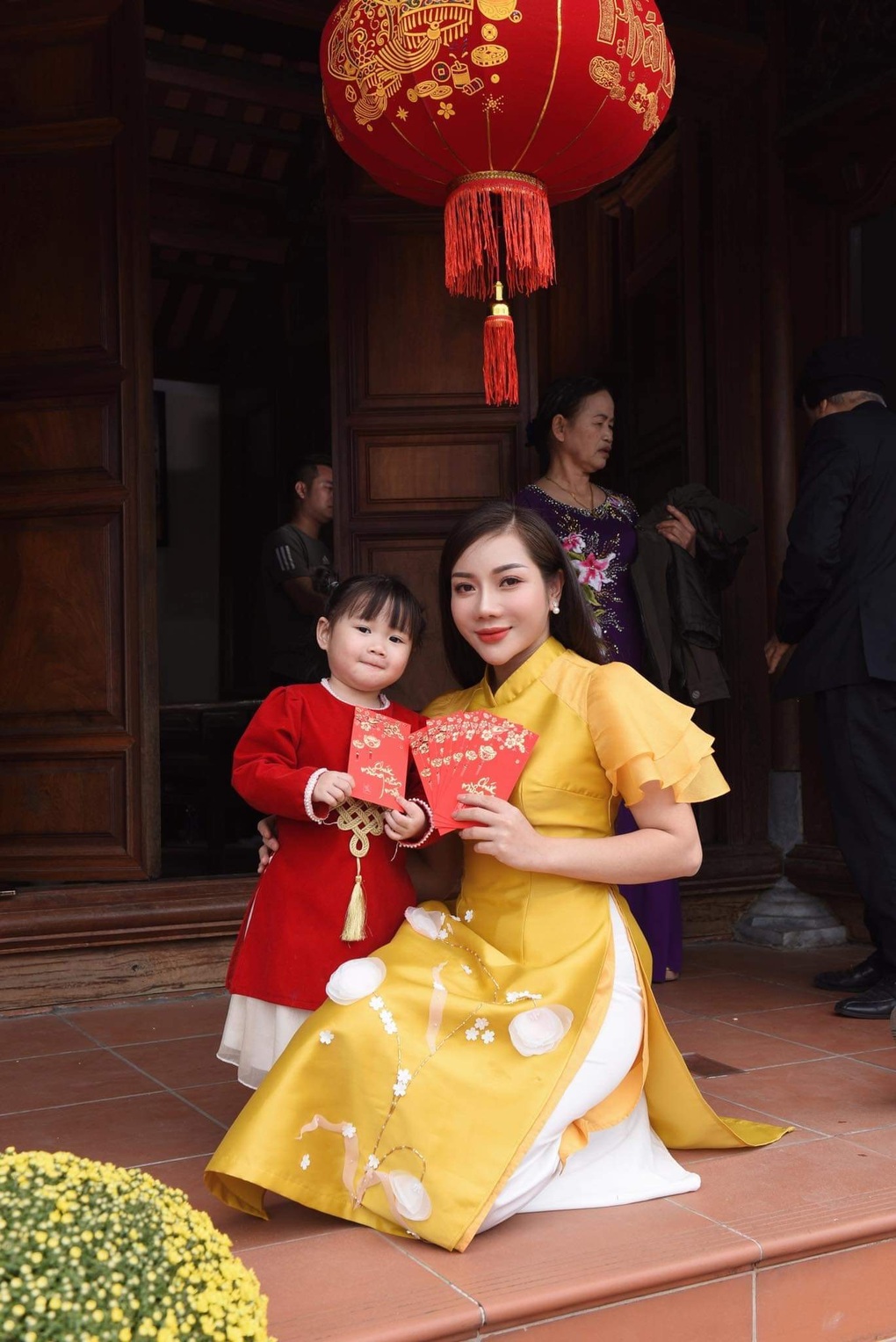 Á quân Sao Mai Hồng Hạnh ra MV ngập tràn không khí Tết - 3 Á quân Sao Mai Hồng Hạnh ra MV ngập tràn không khí Tết - 3