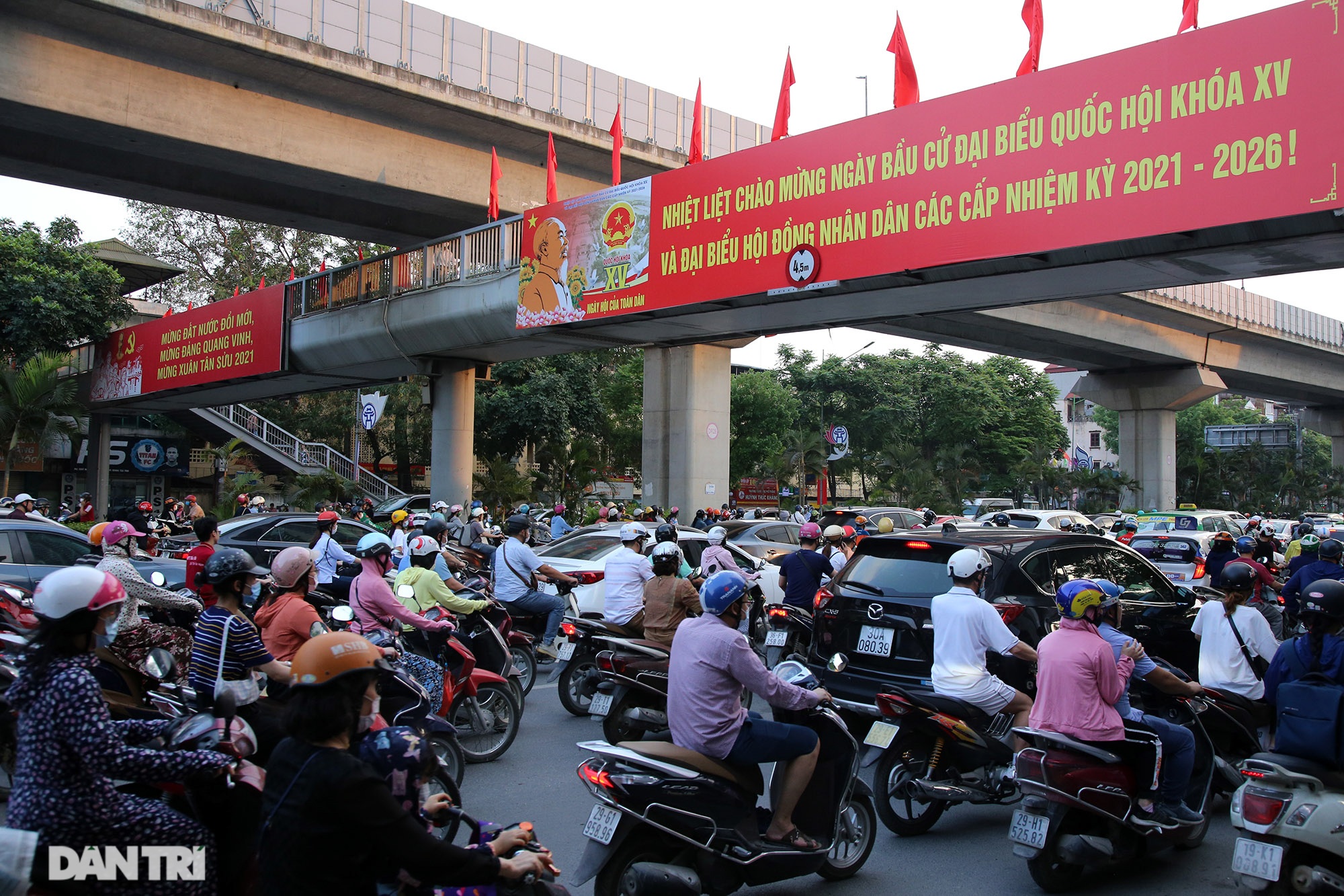 Hà Nội trang trí đường phố chào mừng cuộc bầu cử Đại biểu Quốc hội khóa XV - 9 Hà Nội trang trí đường phố chào mừng cuộc bầu cử Đại biểu Quốc hội khóa XV - 9