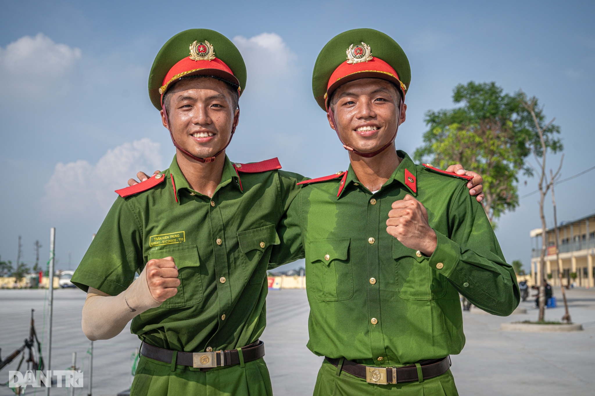 Cặp sinh đôi tự hào cùng tập luyện diễu binh kỷ niệm 80 năm Quốc khánh - 10