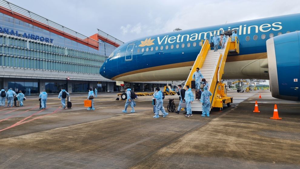 Hơn 300 người có hộ chiếu vắc xin từ Pháp về Việt Nam - 1 Hơn 300 người có hộ chiếu vắc xin từ Pháp về Việt Nam - 1