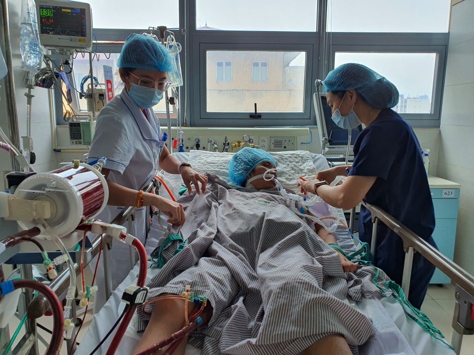 Xót xa cảnh người cha nghẹn ngào cầu xin bạn đọc dang tay cứu con gái - 2 Xót xa cảnh người cha nghẹn ngào cầu xin bạn đọc dang tay cứu con gái - 2