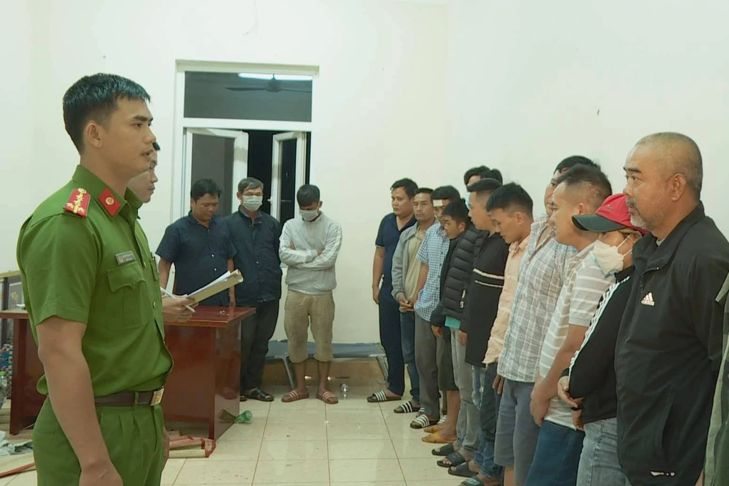 Kẻ cầm đầu đường dây số đề trên 40 tỷ đồng ngớ người khi bị bắt - 1 Kẻ cầm đầu đường dây số đề trên 40 tỷ đồng ngớ người khi bị bắt - 1