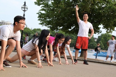 Du học sinh tham gia giải chạy tình nguyện ủng hộ trẻ em nghèo