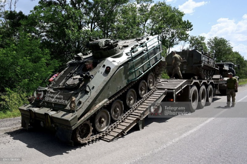 Vũ khí nước ngoài liên tục đổ về, tiếp sức cho đà phản công của Ukraine - 2 Vũ khí nước ngoài liên tục đổ về, tiếp sức cho đà phản công của Ukraine - 2