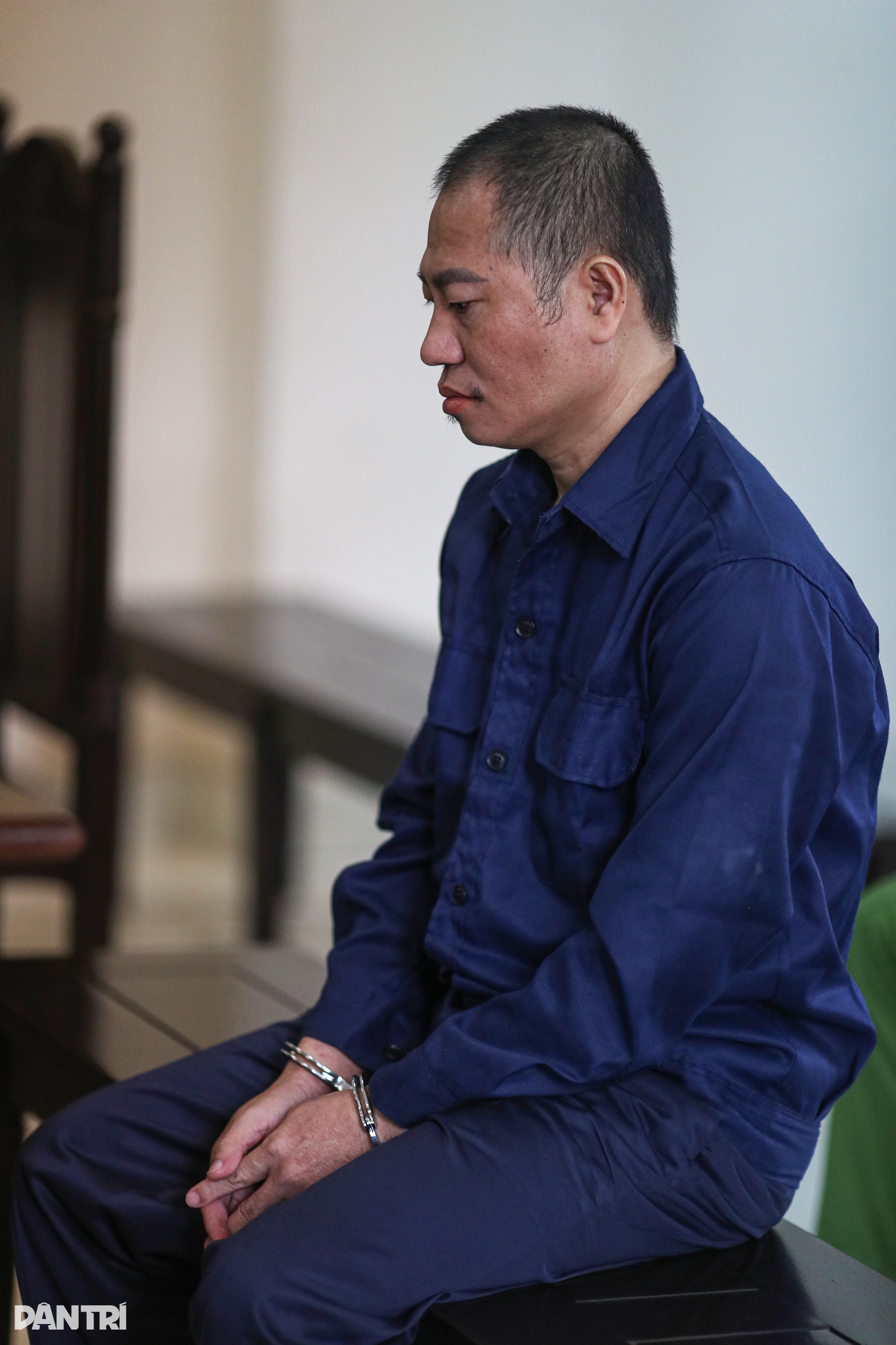 Bị cáo Thích Tâm Phúc mếu máo khi gặp mẹ tại tòa - 8 Bị cáo Thích Tâm Phúc mếu máo khi gặp mẹ tại tòa - 8