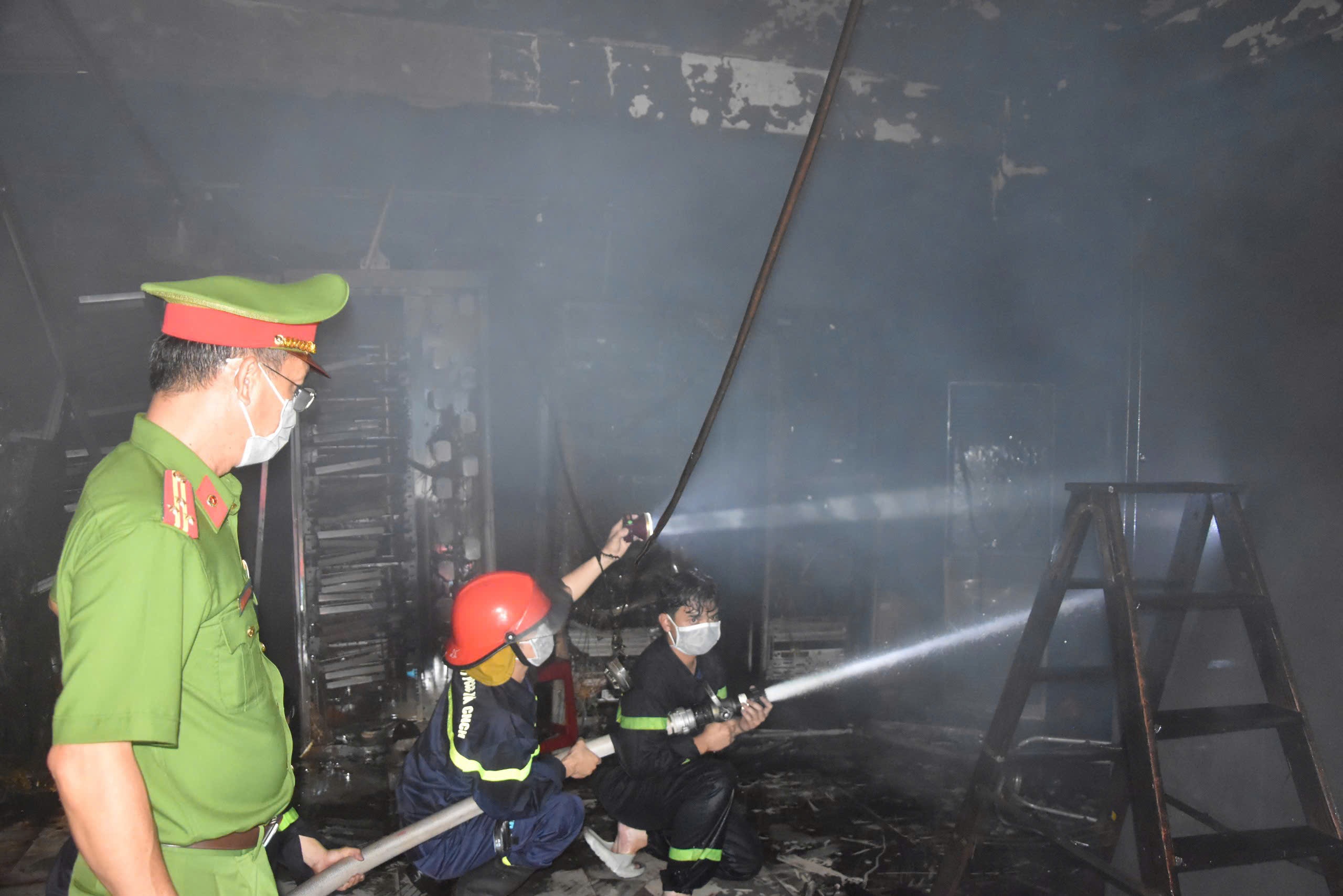 Incendio en la sede de Telecomunicaciones de Tien Giang, la red de Vinaphone está ampliamente desconectada - 2 Cháy trụ sở Viễn thông Tiền Giang, mạng Vinaphone bị ngắt kết nối diện rộng - 2
