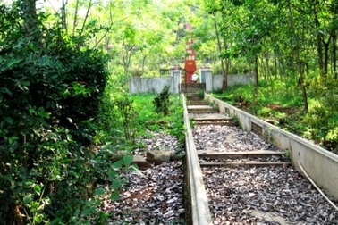 Nhếch nhác nghĩa trang liệt sỹ