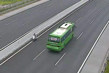 Thêm một trường hợp phụ nữ đi xe ngược chiều trên cao tốc Hà Nội - Hải Phòng