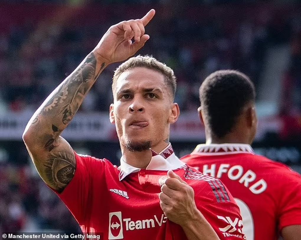 Phản ứng của C.Ronaldo khi Antony ghi bàn vào lưới Arsenal - 2 Phản ứng của C.Ronaldo khi Antony ghi bàn vào lưới Arsenal - 2