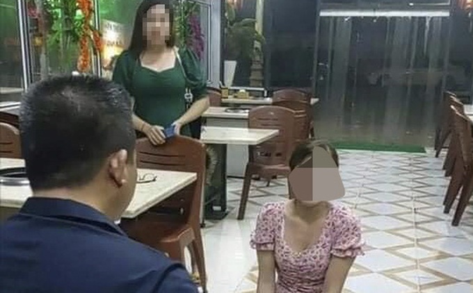 Bắc Ninh: Triệu tập chủ quán bắt khách quỳ vì 'bóc phốt' đồ ăn trên facebook - Ảnh 1. Bắc Ninh: Triệu tập chủ quán bắt khách quỳ vì 'bóc phốt' đồ ăn trên facebook - Ảnh 1.