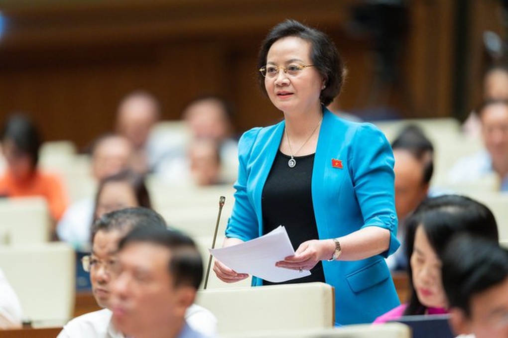 Bộ trưởng Nội vụ trả lời đề xuất nâng lương cho bác sỹ, giáo viên, quân đội - 1 Bộ trưởng Nội vụ trả lời đề xuất nâng lương cho bác sỹ, giáo viên, quân đội - 1