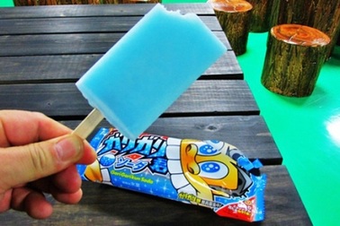 Giám đốc Nhật Bản cúi gập người xin lỗi người tiêu dùng vì tăng giá kem thêm 2.000 đồng