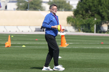 HLV Troussier nói lời đặc biệt trước trận gặp Iraq