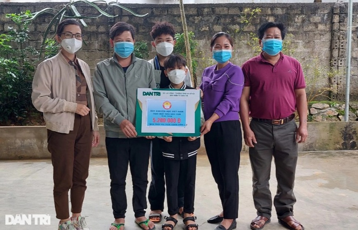 Hơn 300 triệu đồng đến với cậu bé bị ung thư máu - 3 Hơn 300 triệu đồng đến với cậu bé bị ung thư máu - 3