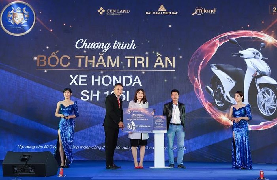 Khách hàng Kiến Hưng Luxury tưng bừng nhận nhà và nhận quà tri ân khủng - 2 Khách hàng Kiến Hưng Luxury tưng bừng nhận nhà và nhận quà tri ân khủng - 2