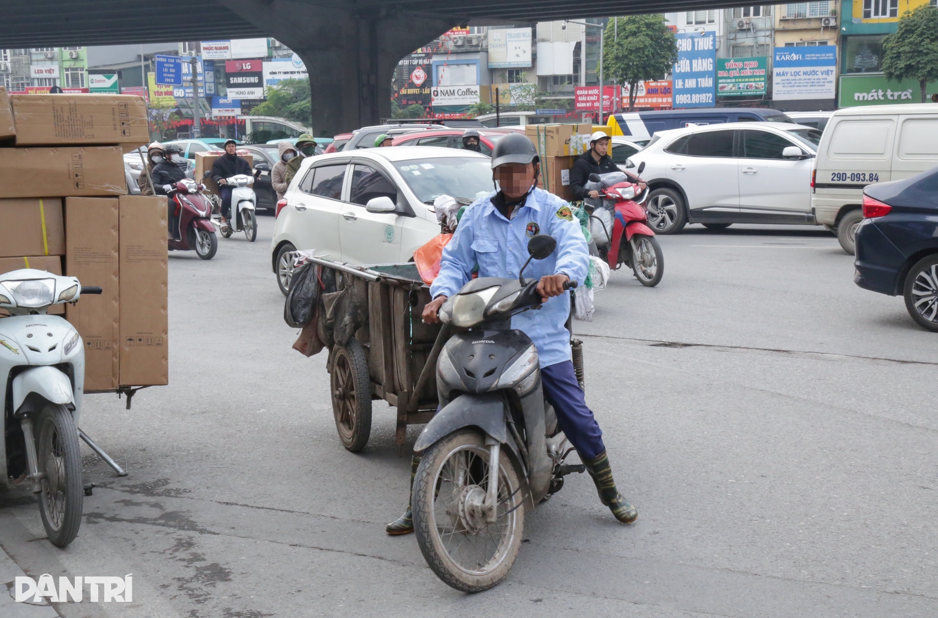 Bị CSGT phạt vì chở hàng cồng kềnh, tài xế nói do phải mưu sinh - 2
