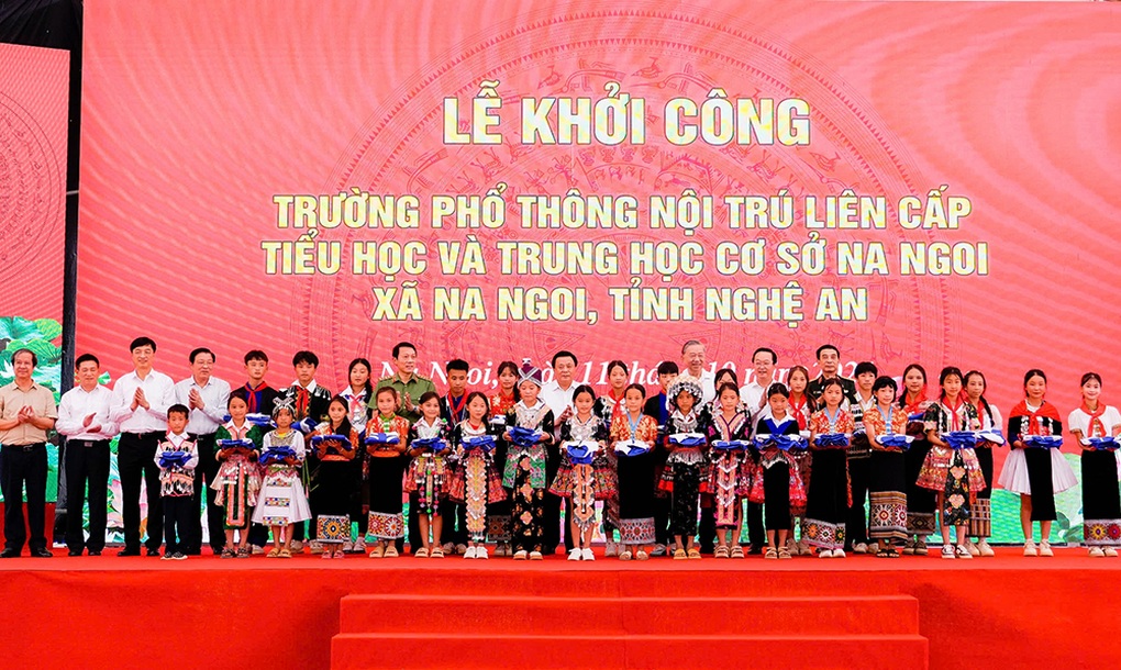 Secretaris-generaal van Lam woont de eerste steenlegging van een internaat op verschillende niveaus in Nghe An bij - 3 Tổng Bí thư Tô Lâm dự Lễ khởi công trường nội trú liên cấp ở Nghệ An - 3