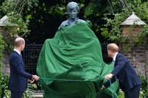 Gác lại "sóng ngầm", Hoàng tử William - Harry hội ngộ vì Công nương Diana