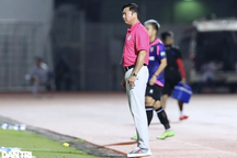 Cuộc đua trụ hạng V-League 2023 và áp lực của HLV Lê Huỳnh Đức