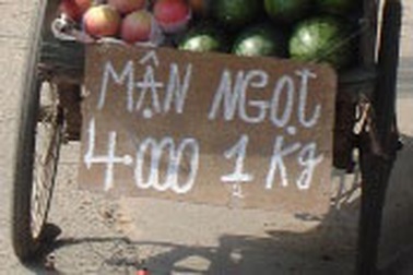 Chiêu niêm yết “giá bẫy” của hàng rong 