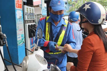 Khách hàng mua xăng dầu PVOIL bằng thẻ quà tặng GOTIT