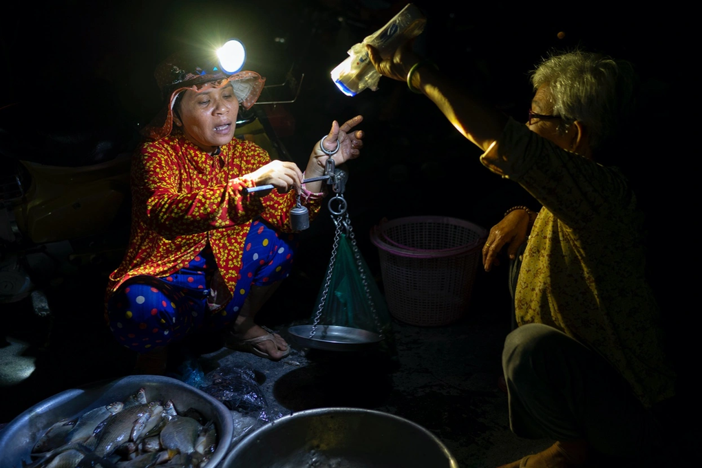 Chợ âm phủ ở miền Tây, người mua chưa kịp rõ mặt người bán thì chợ đã tan - 4 Chợ âm phủ ở miền Tây, người mua chưa kịp rõ mặt người bán thì chợ đã tan - 4