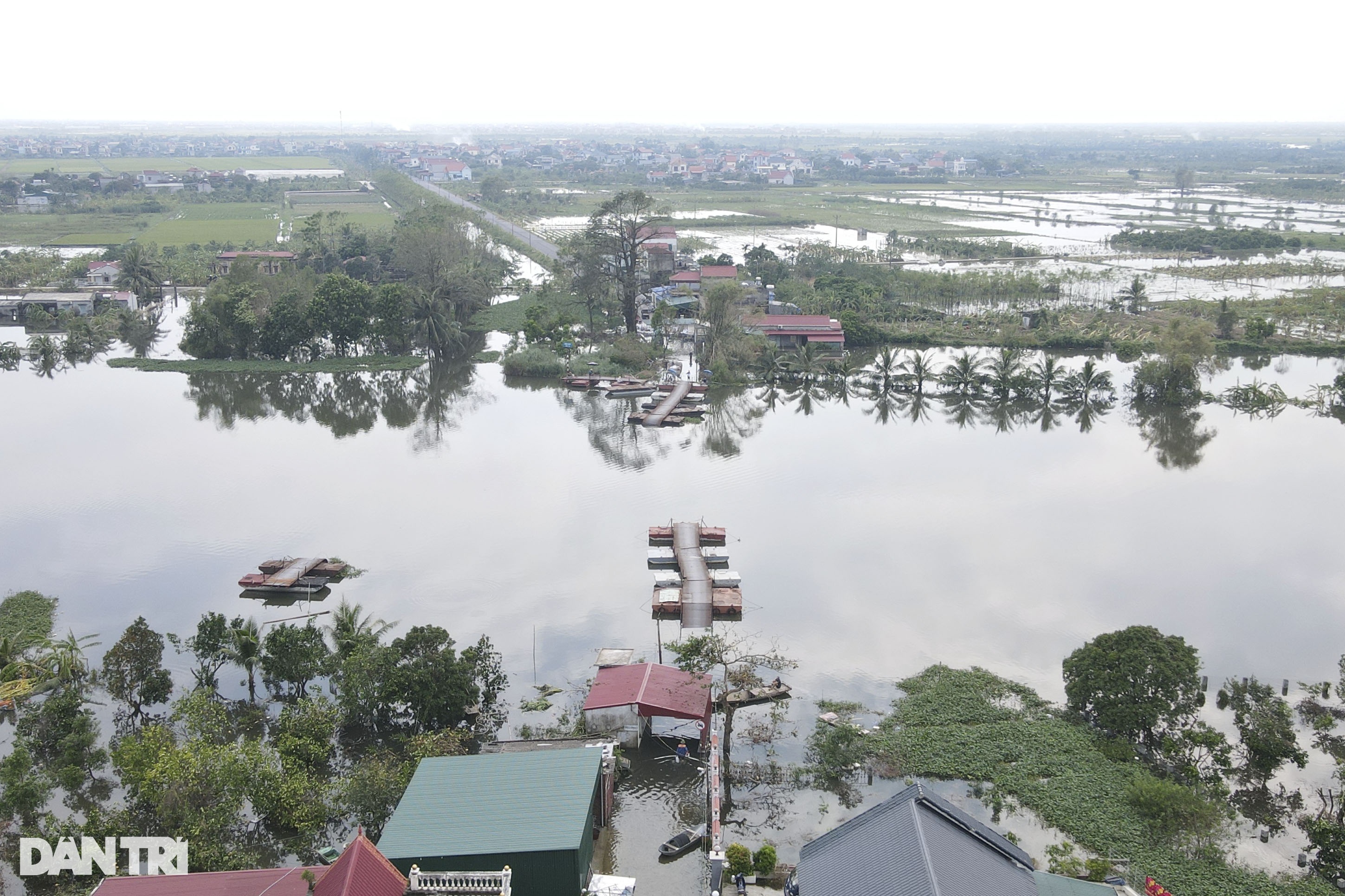 View - Nước lũ dâng cao, Hải Dương sơ tán người dân ở nhiều điểm ngập lụt | Báo Dân trí