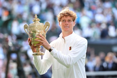 Đánh bại Alcaraz, Sinner lần đầu vô địch Wimbledon