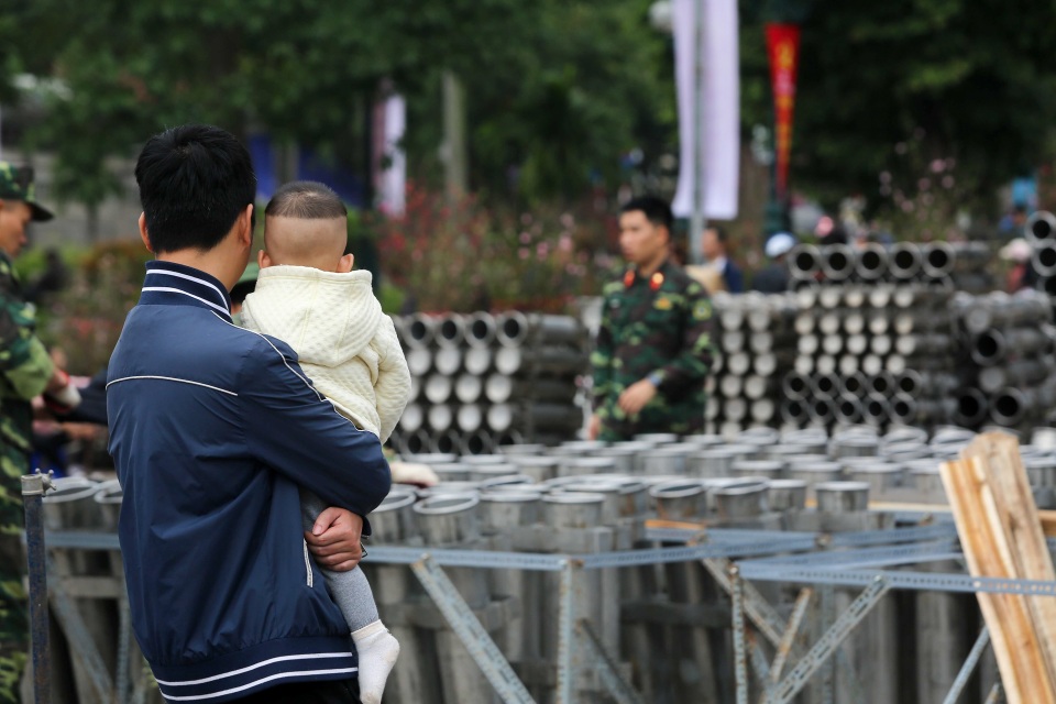 Hà Nội: Bên trong trận địa pháo hoa chuẩn bị khai hoả, đón giao thừa - 11 Hà Nội: Bên trong trận địa pháo hoa chuẩn bị khai hoả, đón giao thừa - 11